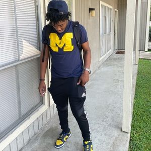 Meet your Posher, Bakari